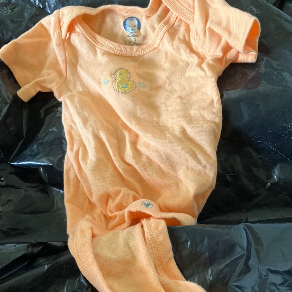 Gerber onesie 0-3 months
